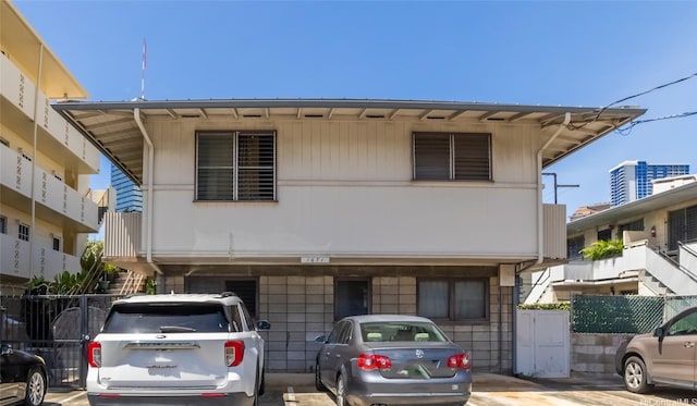1671 Citron St, Honolulu, HI 96826 - view of front facade with fence