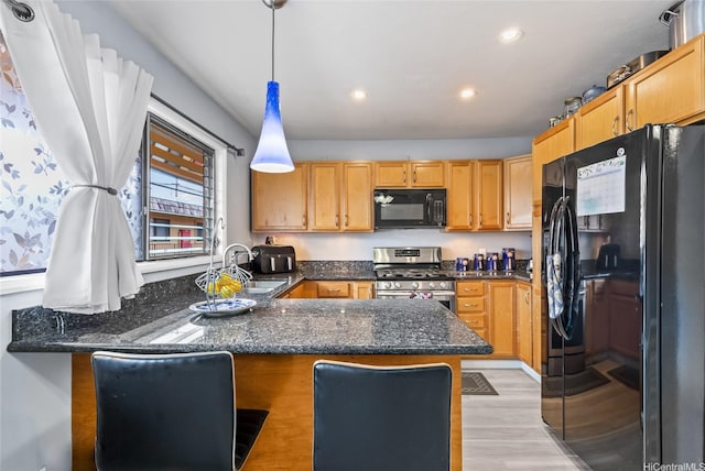 3003 Ala Napuaa Pl Unit 401, Honolulu, HI 96818 - kitchen with black appliances, a sink, a peninsula, light wood finished floors, and recessed lighting