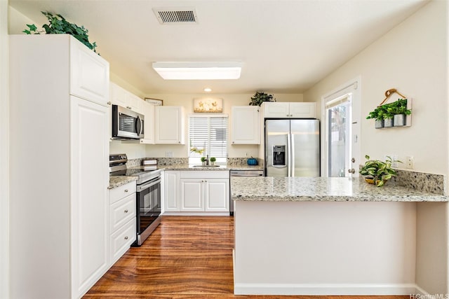 91-6414 Kapolei Pkwy, Ewa Beach, HI 96706 - kitchen with appliances with stainless steel finishes, a peninsula, a sink, and white cabinets