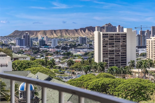 1805 Poki St Unit 1101, Honolulu, HI 96822 - view of city featuring a mountain backdrop