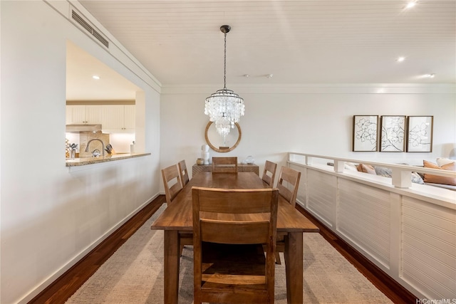 dining space featuring a notable chandelier, visible vents, baseboards, dark wood-type flooring, and recessed lighting