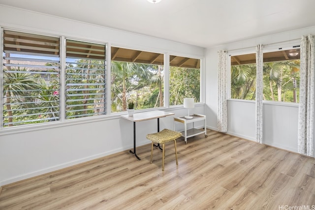 2023 Round Top Dr, Honolulu, HI 96822 - sunroom / solarium with healthy amount of natural light