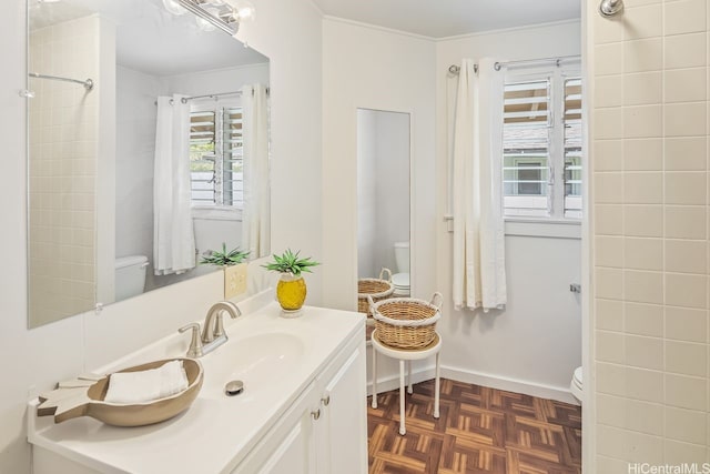 2023 Round Top Dr, Honolulu, HI 96822 - bathroom featuring vanity, toilet, and crown molding