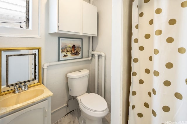 2023 Round Top Dr, Honolulu, HI 96822 - bathroom featuring toilet, a shower with shower curtain, and vanity