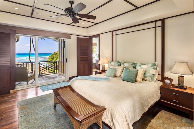 bedroom with dark wood-style flooring, access to exterior, ceiling fan, and recessed lighting