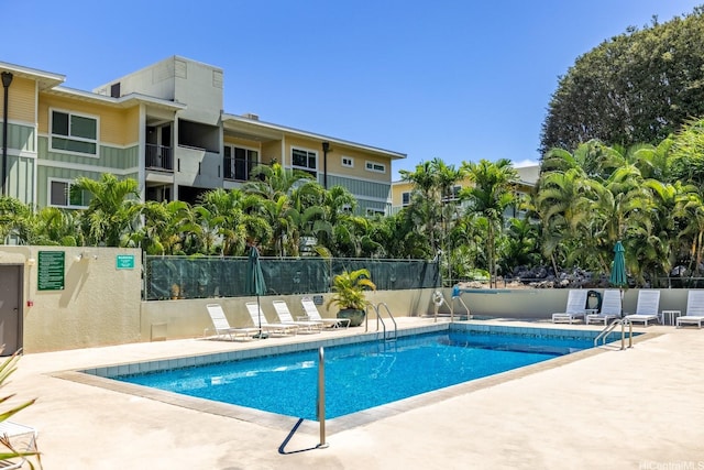 322 Aoloa St Unit 1403, Kailua, HI 96734 - community pool with a patio area and fence