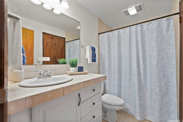 94-1061 Anania Cir Unit 33, Mililani, HI 96789 - bathroom featuring toilet, tile patterned flooring, and vanity