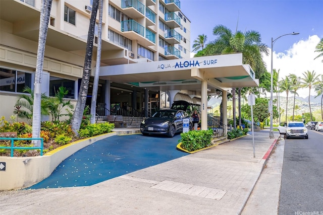 444 Kanekapolei St Unit 208, Honolulu, HI 96815 - view of vehicle parking
