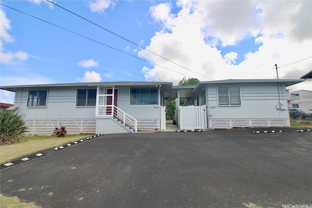 45-510 Pahia Rd, Kaneohe, HI 96744 - ranch-style house with fence