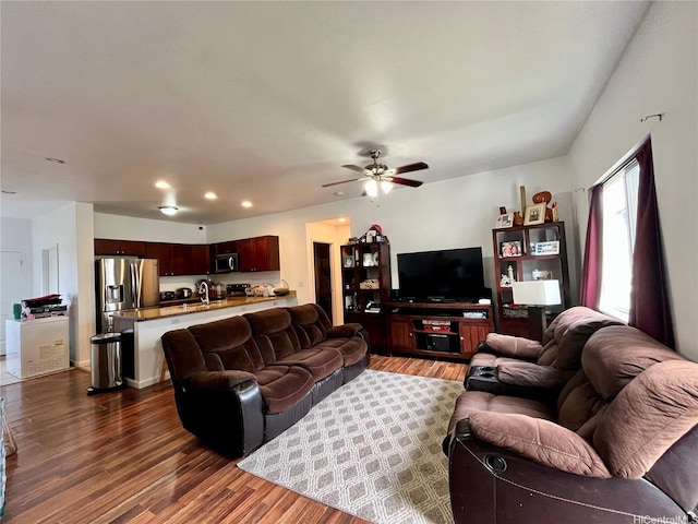 living area featuring dark wood-type flooring, recessed lighting, and ceiling fan