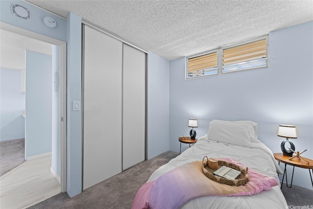 98-099 Uao Pl Unit 2408, Aiea, HI 96701 - carpeted bedroom with a closet and a textured ceiling