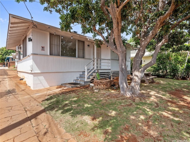 3622 Maunalei Ave, Honolulu, HI 96816 - view of front of home with crawl space