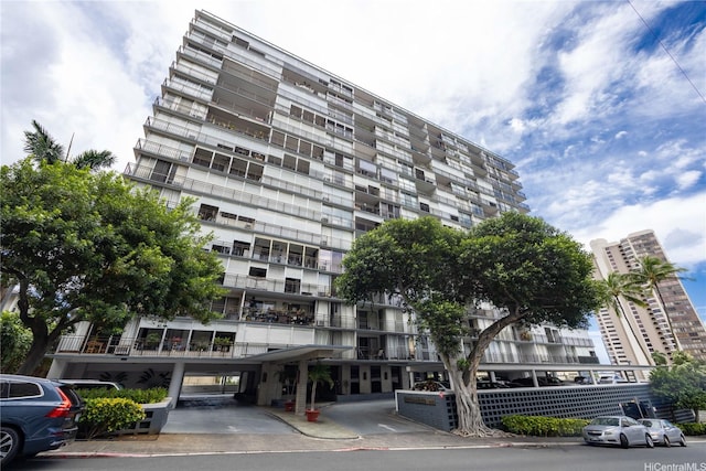 view of apartment building / complex