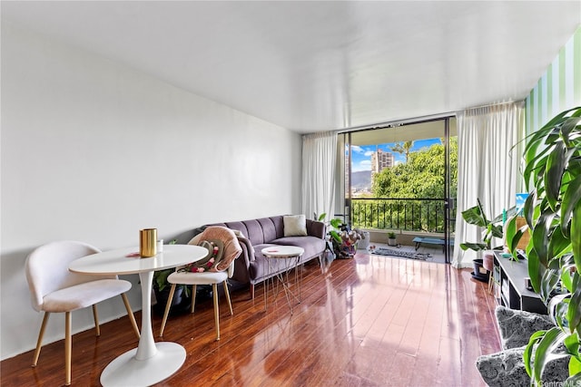 440 Seaside Ave Unit 404, Honolulu, HI 96815 - living area featuring hardwood / wood-style floors
