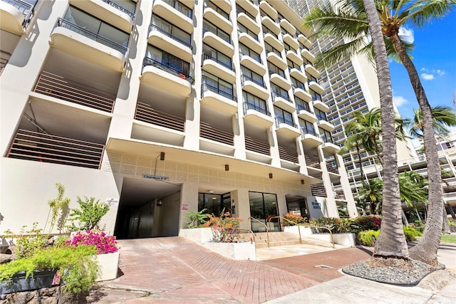 440 Seaside Ave Unit 404, Honolulu, HI 96815 - view of apartment building / complex