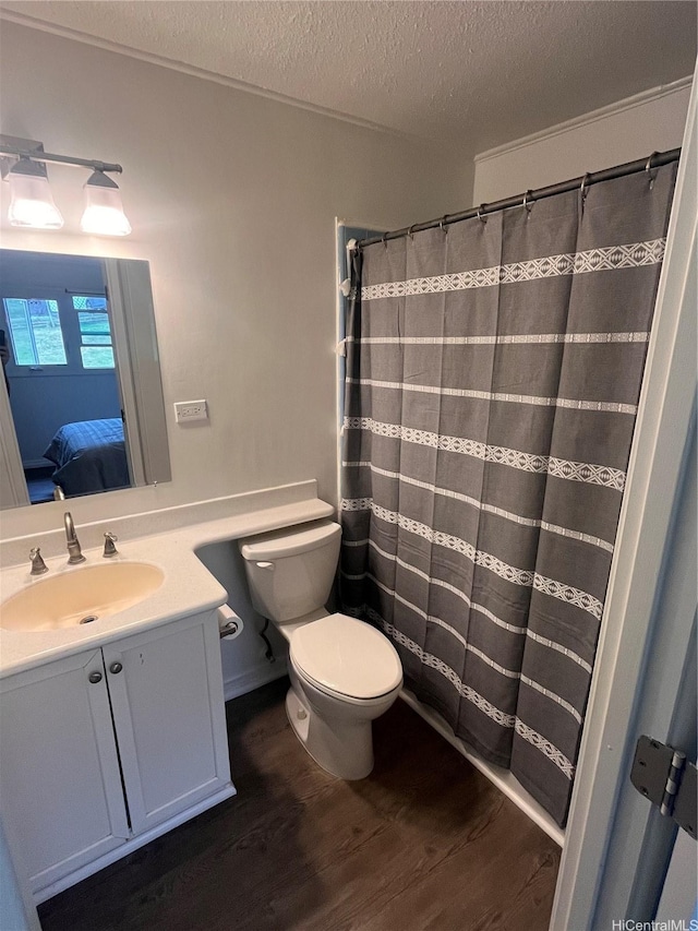 45-342 Lehuuila St, Kaneohe, HI 96744 - ensuite bathroom featuring wood finished floors, toilet, vanity, a textured ceiling, and curtained shower