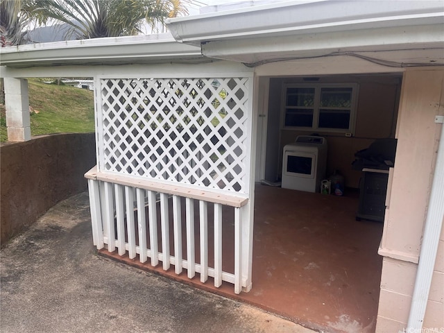 45-342 Lehuuila St, Kaneohe, HI 96744 - property entrance with washer / clothes dryer