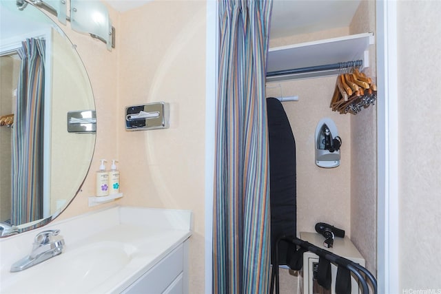 444 Kanekapolei St Unit 507, Honolulu, HI 96815 - bathroom featuring vanity