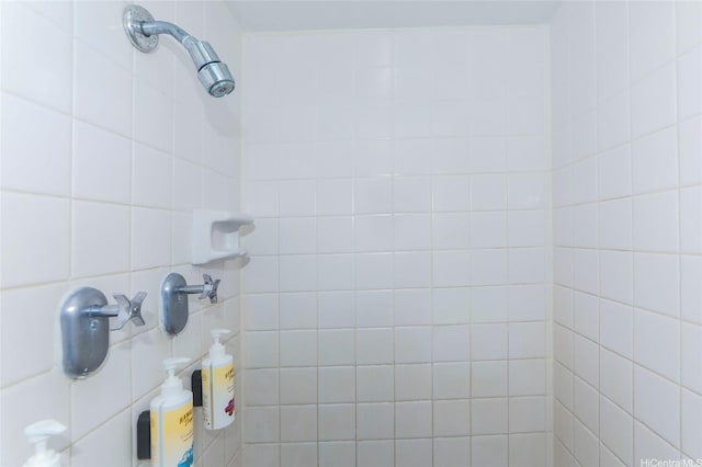 444 Kanekapolei St Unit 507, Honolulu, HI 96815 - bathroom with tiled shower