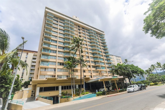 444 Kanekapolei St Unit 507, Honolulu, HI 96815 - view of apartment building / complex