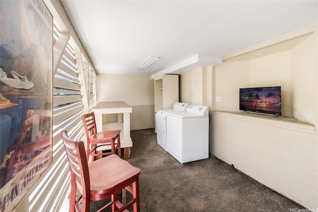 1506 Frear St Unit A, Honolulu, HI 96813 - laundry room featuring washing machine and dryer and carpet