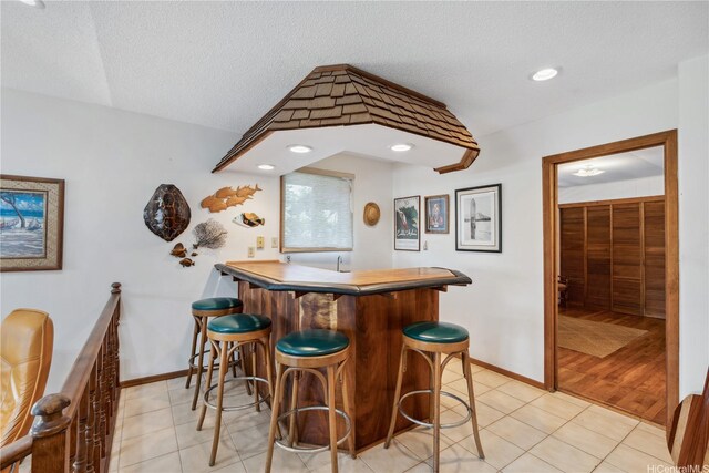 18 Dole Rd, Wahiawa, HI 96786 - indoor wet bar with light tile patterned flooring, baseboards, a textured ceiling, vaulted ceiling, and recessed lighting
