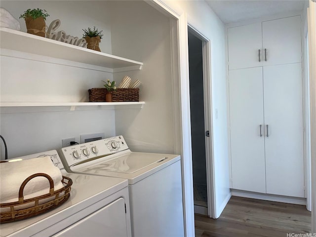 1561 Kanunu St Unit 1206, Honolulu, HI 96814 - clothes washing area featuring wood finished floors and washer and clothes dryer