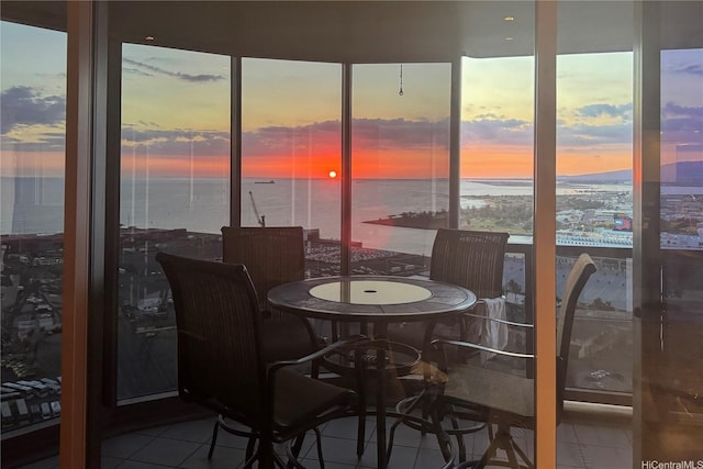 415 S St Unit 2902, Honolulu, HI 96813 - sunroom featuring a water view