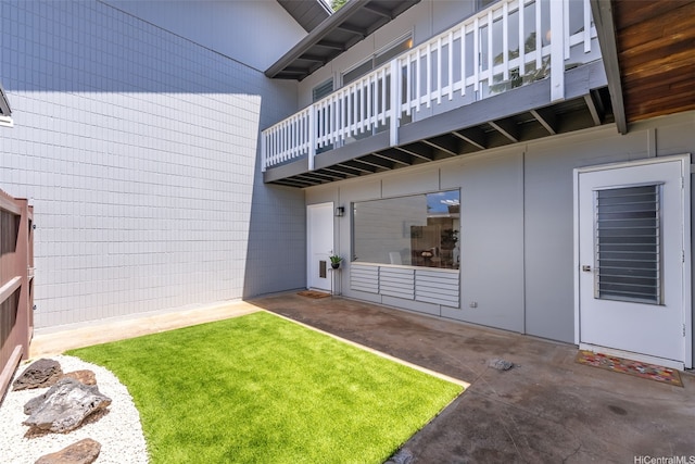 214 Koko Isle Cir Unit 1707, Honolulu, HI 96825 - exterior space with a balcony, a patio, and a yard