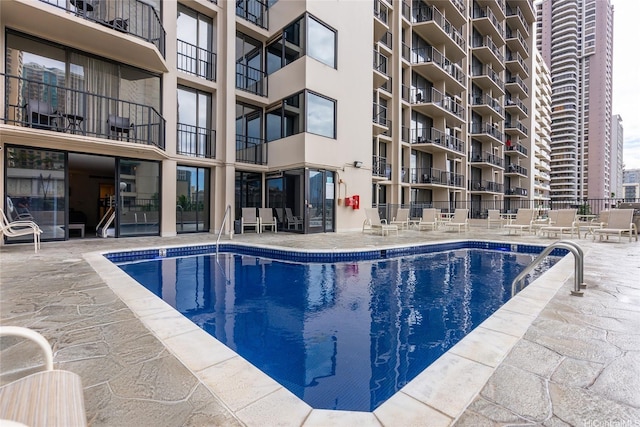 1850 Ala Moana Blvd Unit 202, Honolulu, HI 96815 - community pool with a patio area and fence