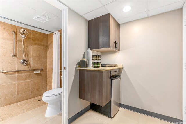 1850 Ala Moana Blvd Unit 202, Honolulu, HI 96815 - full bathroom with a tile shower, toilet, baseboards, vanity, and tile patterned flooring