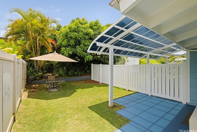 view of yard featuring a patio