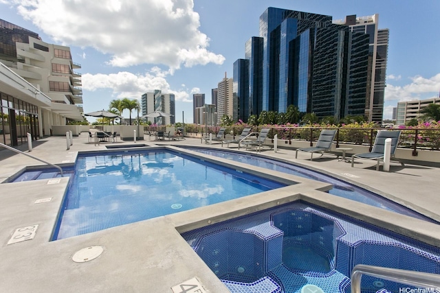 725 Kapiolani Blvd Unit 2901, Honolulu, HI 96813 - community pool with a community hot tub, a patio area, and a city view