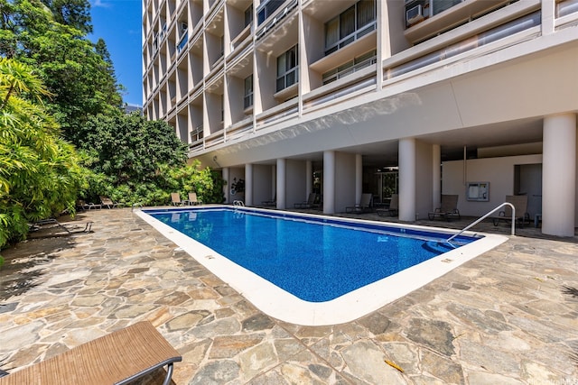 500 University Ave Unit Ph6, Honolulu, HI 96826 - community pool with a patio area