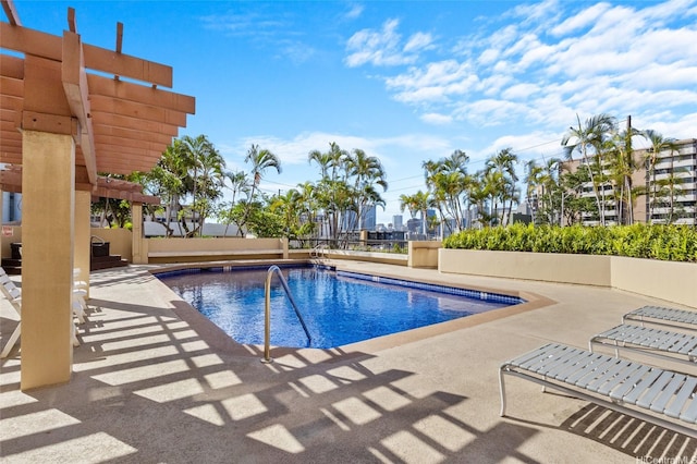 1040 Lunalilo St Unit 706, Honolulu, HI 96822 - community pool with a patio and a pergola