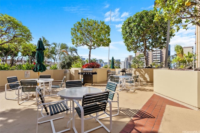 1040 Lunalilo St Unit 706, Honolulu, HI 96822 - view of patio featuring outdoor dining space