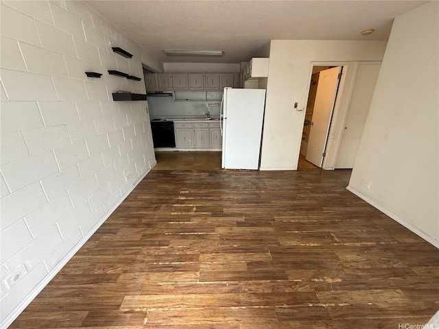 1440 Ward Ave Unit 402, Honolulu, HI 96822 - spare room featuring dark wood-style flooring, a textured ceiling, and a sink
