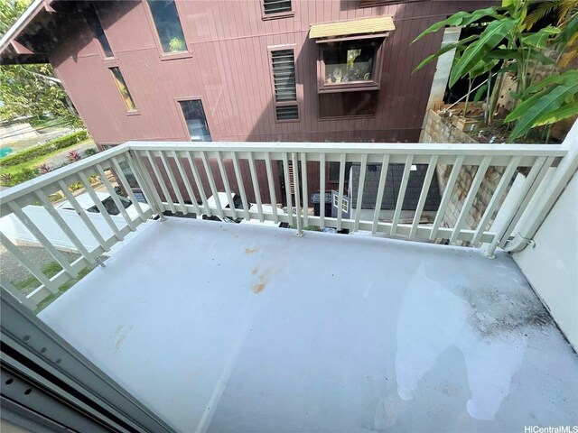 47-218 Kamehameha Hwy, Kaneohe, HI 96744 - balcony featuring oil tank