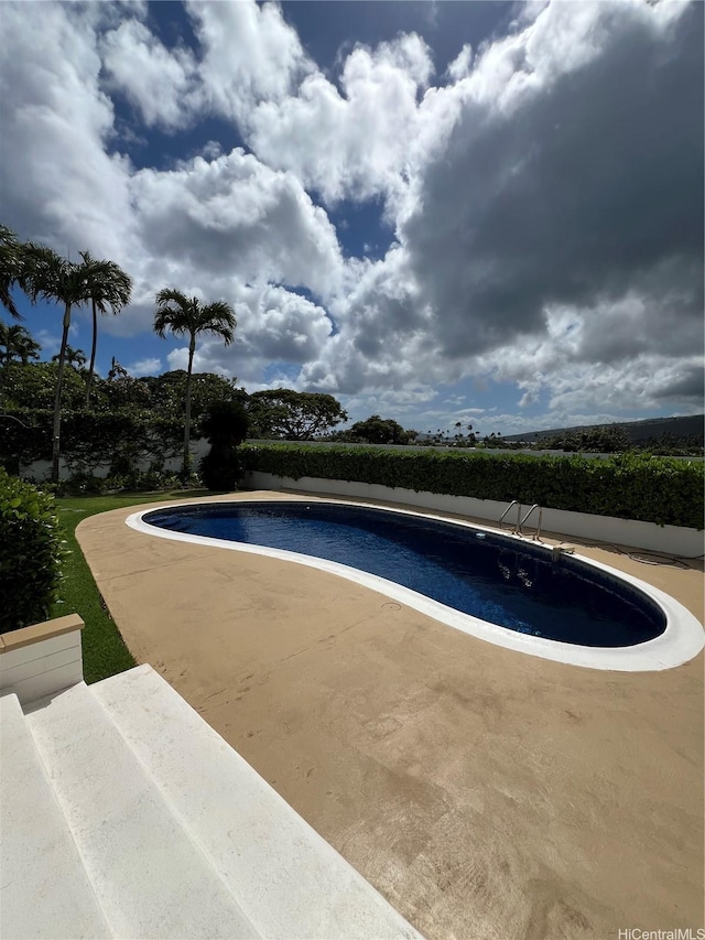 118 Kalalau St, Honolulu, HI 96825 - view of swimming pool featuring a patio