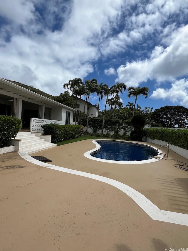 118 Kalalau St, Honolulu, HI 96825 - view of swimming pool with a patio area