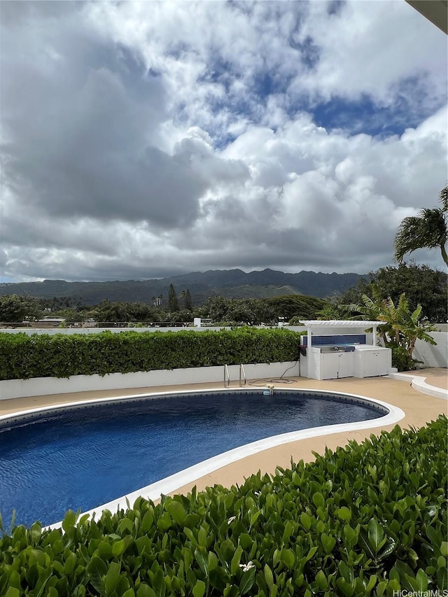 118 Kalalau St, Honolulu, HI 96825 - view of pool featuring a mountain view
