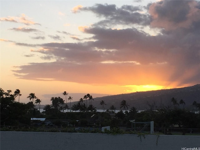118 Kalalau St, Honolulu, HI 96825 - view of mountain background