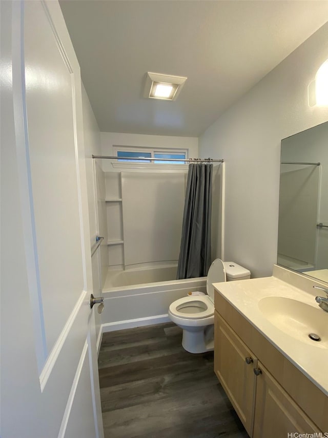 91-1001 Keaunui Dr Unit 441, Ewa Beach, HI 96706 - full bath featuring wood finished floors, shower / bathtub combination with curtain, toilet, and vanity