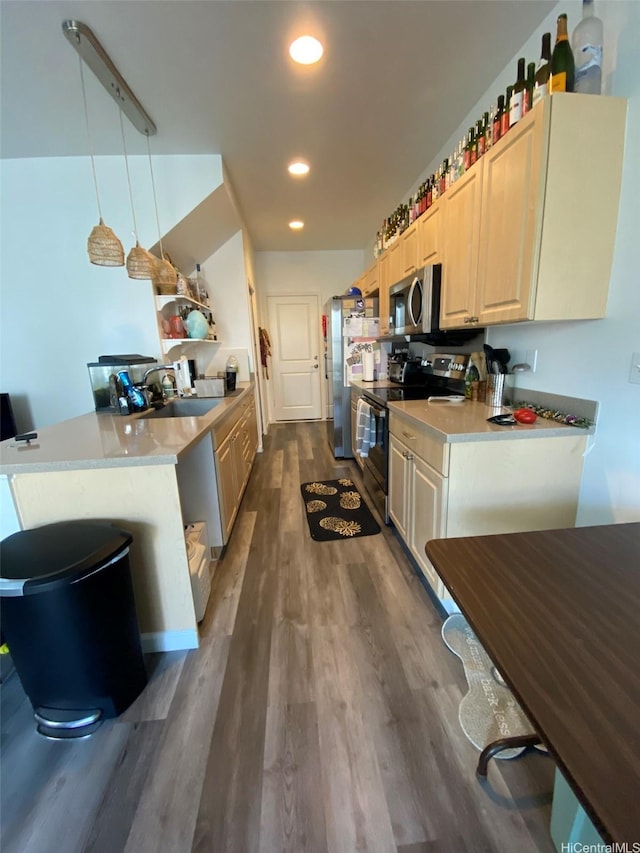 91-1001 Keaunui Dr Unit 441, Ewa Beach, HI 96706 - kitchen featuring stainless steel appliances, a sink, dark wood-style floors, light countertops, and recessed lighting