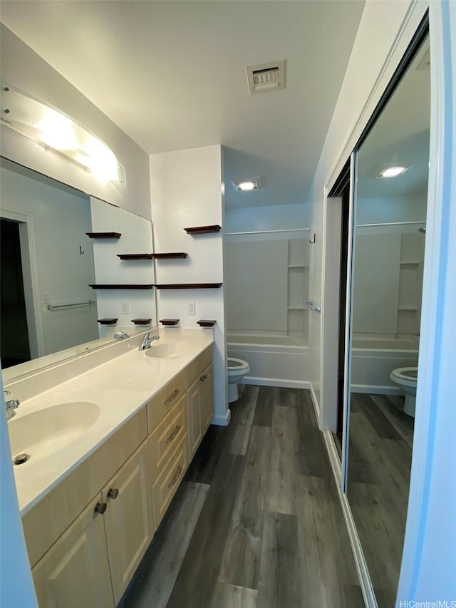 91-1001 Keaunui Dr Unit 441, Ewa Beach, HI 96706 - full bathroom featuring toilet, double vanity, shower / bathtub combination, and wood finished floors