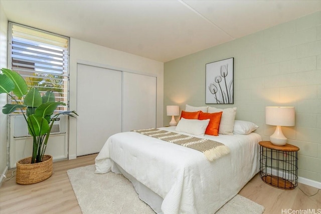 94-327 Hokuahiahi St Unit 325, Mililani, HI 96789 - bedroom with wood finished floors and a closet