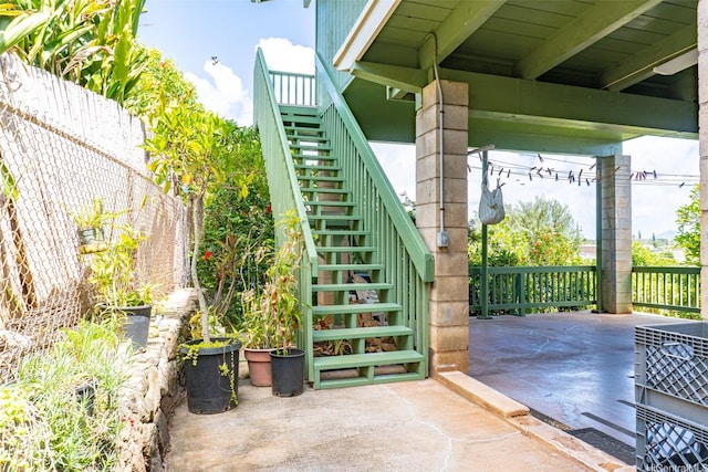 1164 Manulani St, Kailua, HI 96734 - entrance to property with fence