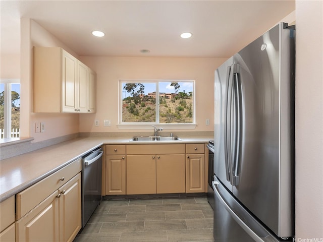 92-308 Palaulau Pl Unit 70, Kapolei, HI 96707 - kitchen with stainless steel appliances, a sink, light countertops, and recessed lighting