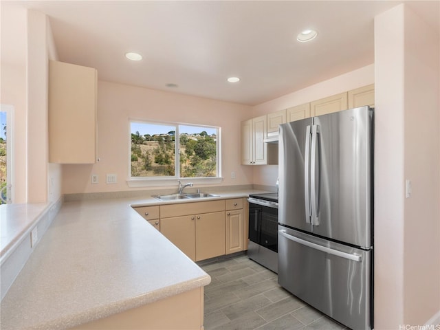 92-308 Palaulau Pl Unit 70, Kapolei, HI 96707 - kitchen featuring stainless steel appliances, light countertops, a sink, cream cabinetry, and recessed lighting