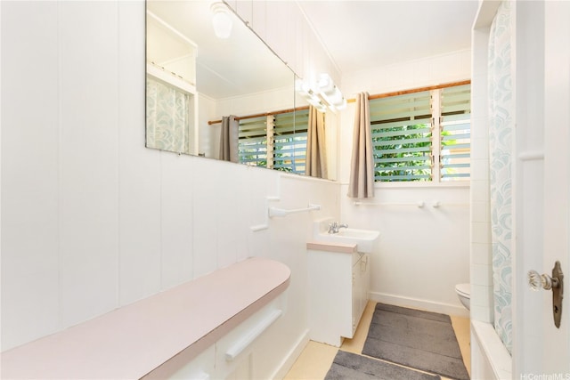 3115 Kaunaoa St, Honolulu, HI 96815 - full bath with toilet, vanity, curtained shower, and baseboards